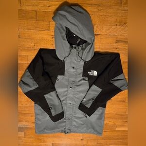 The North Face Mens Mountain Jacket